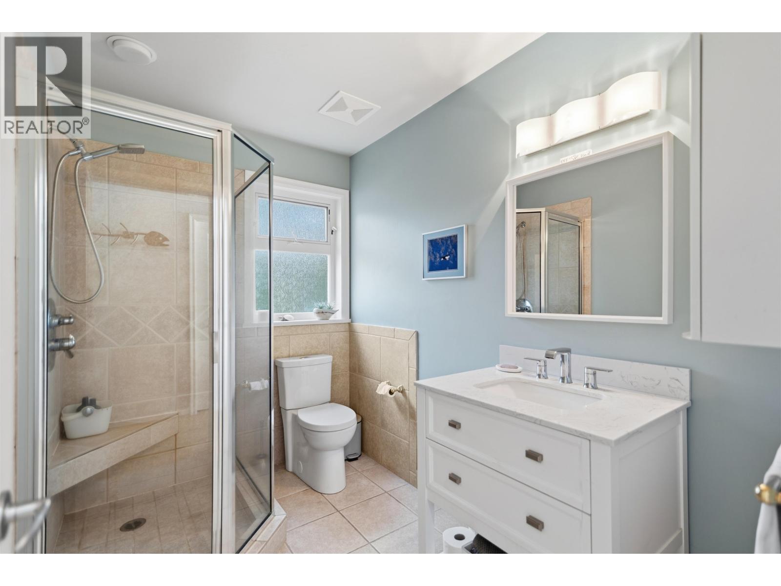 481 CENTRAL AVENUE, Gibsons