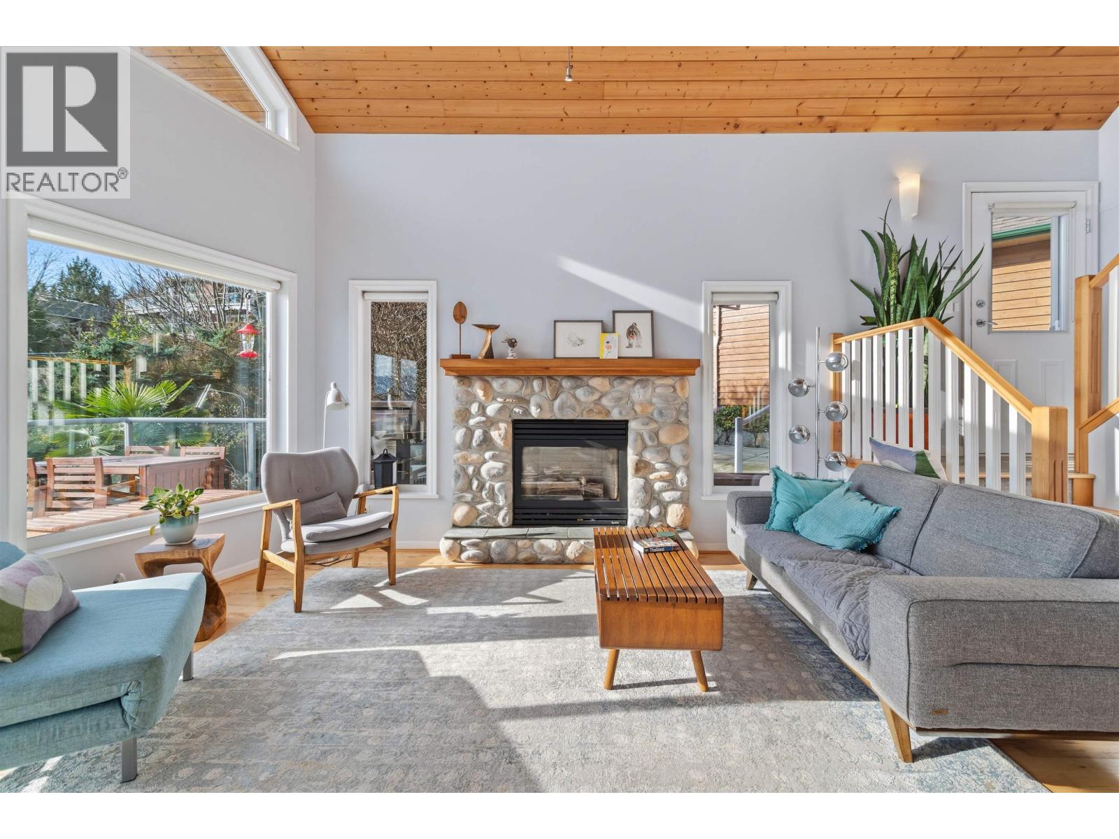 481 CENTRAL AVENUE, Gibsons