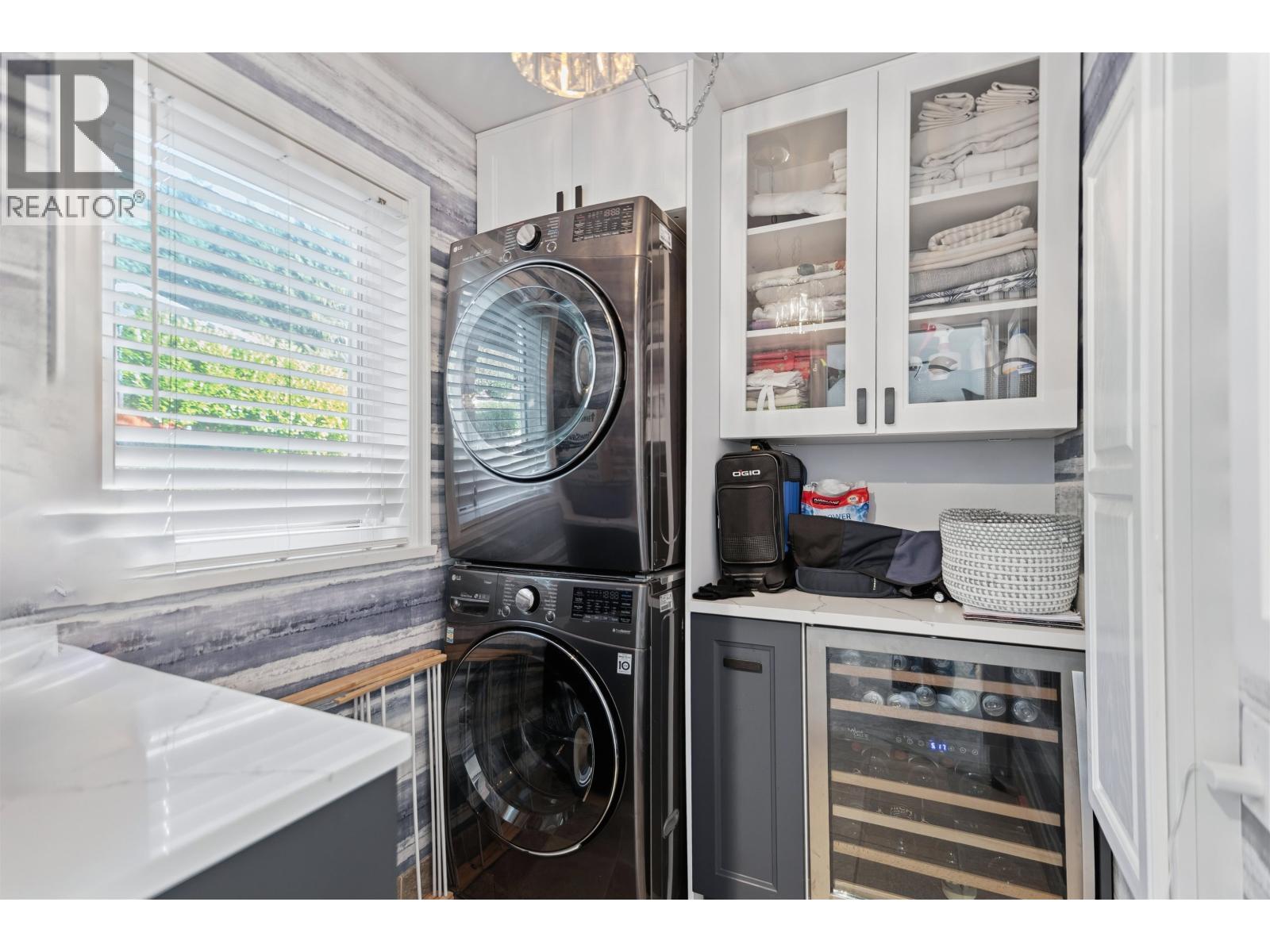 481 CENTRAL AVENUE, Gibsons