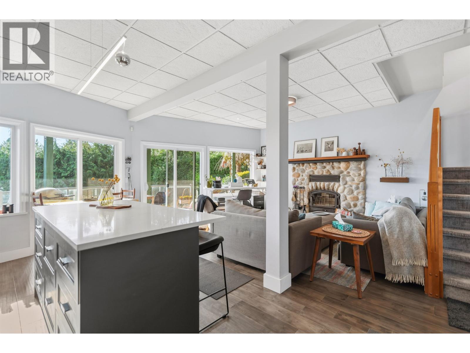 481 CENTRAL AVENUE, Gibsons