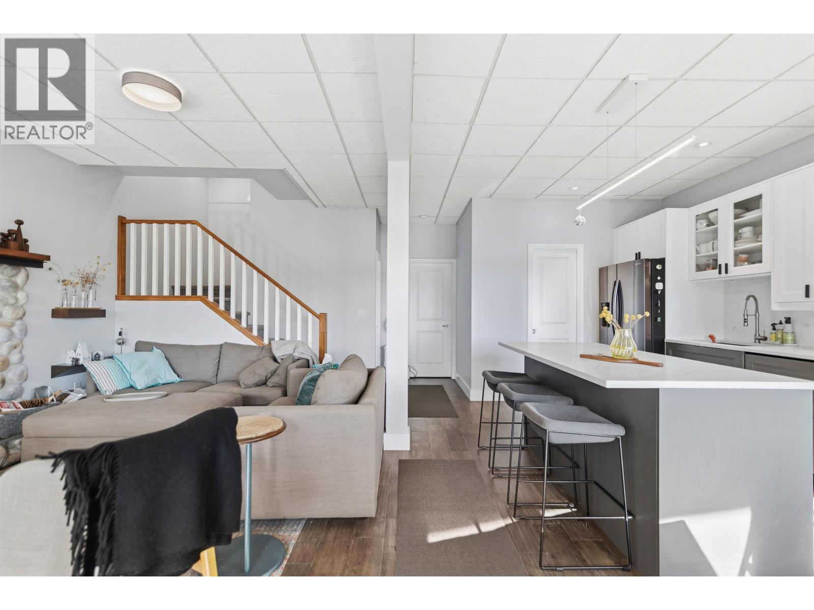 481 CENTRAL AVENUE, Gibsons