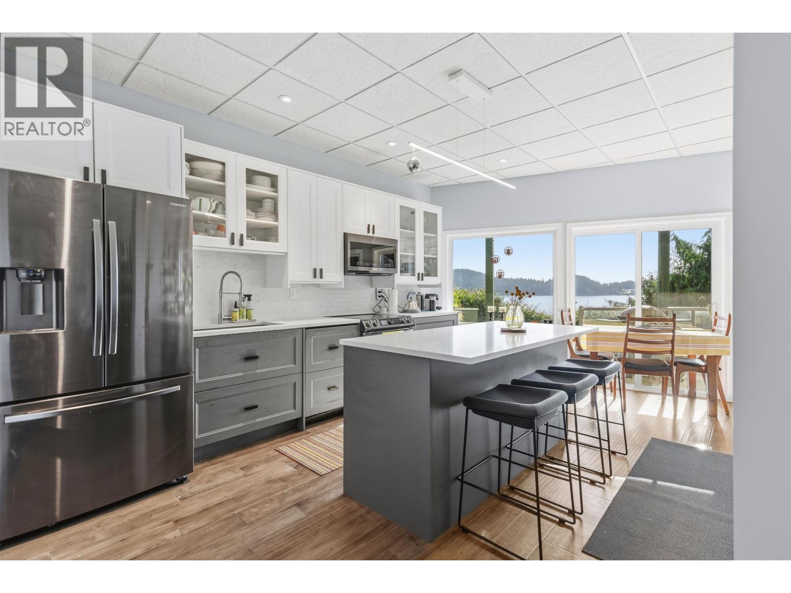 481 CENTRAL AVENUE, Gibsons