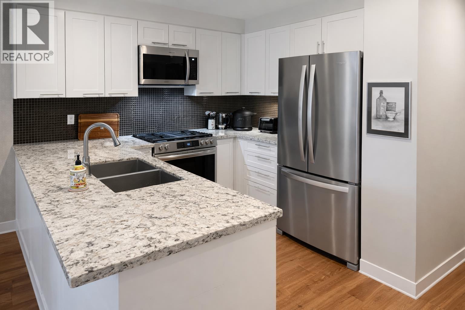 206 5665 TEREDO STREET, Sechelt