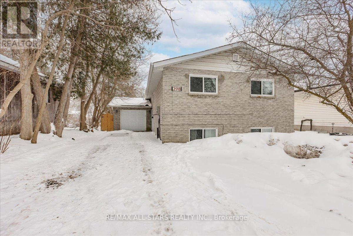 398 The Queensway photo 3