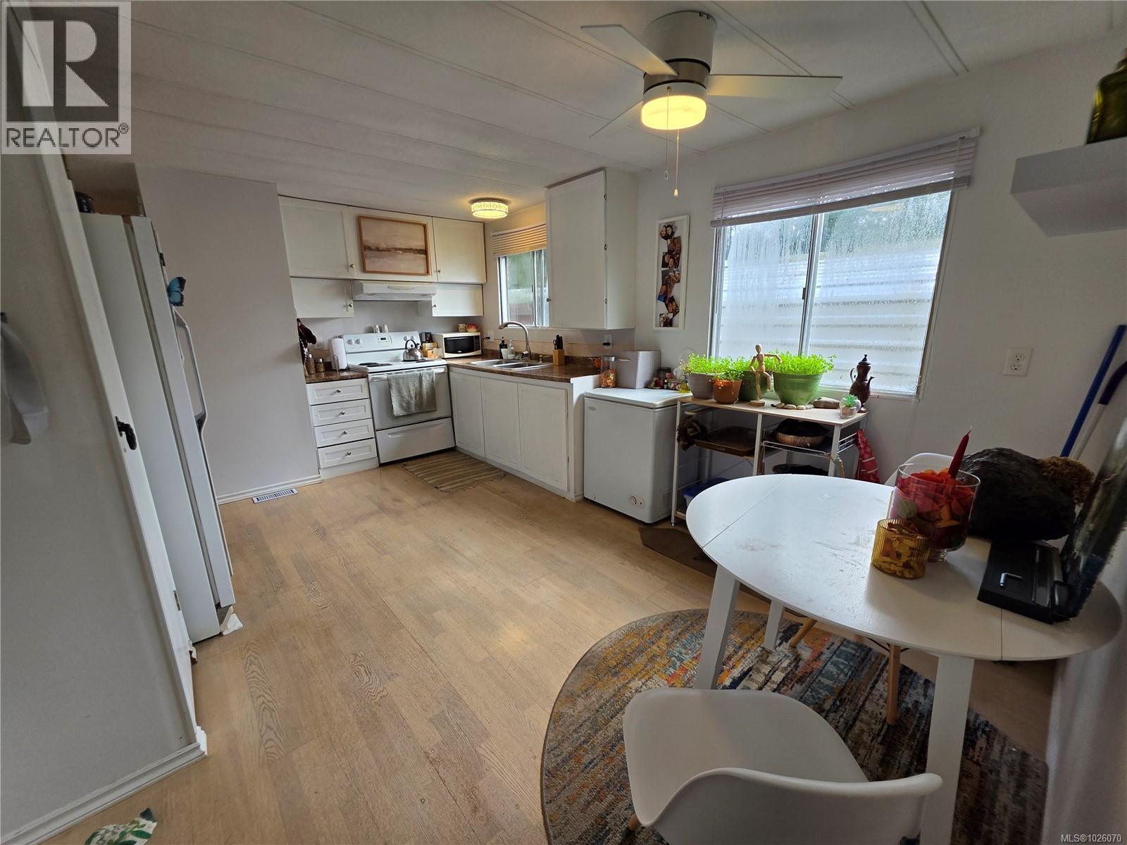 #26 1655 ALBERNI HWY - Image 3