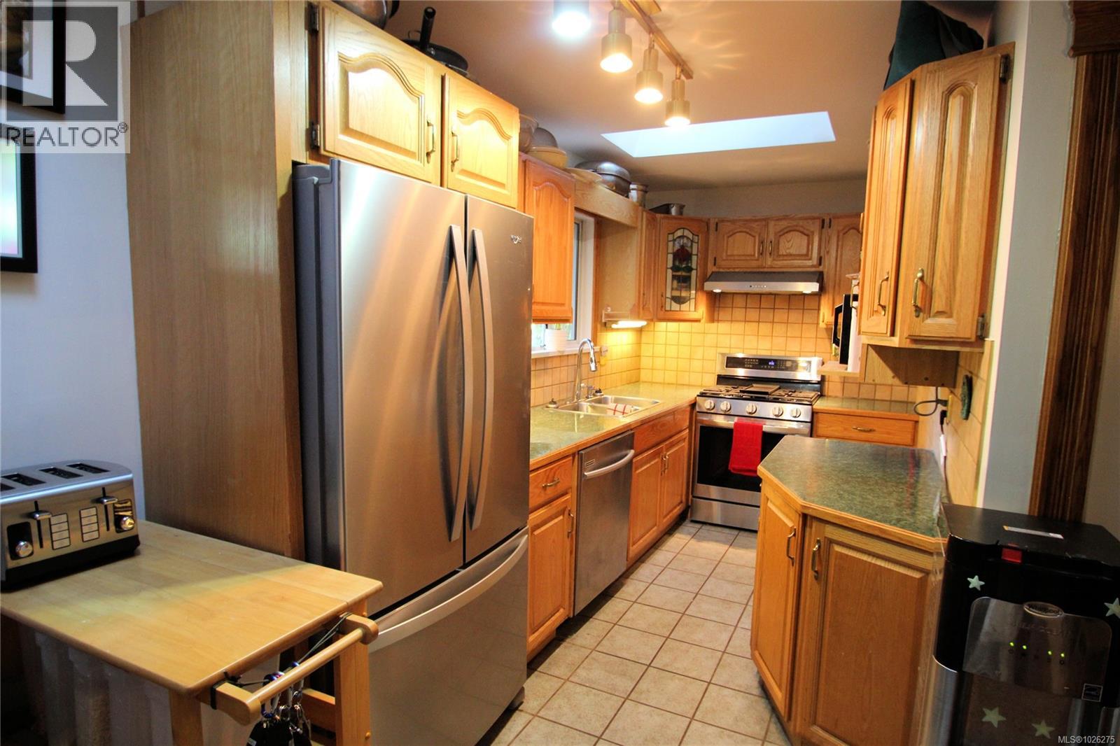 559 Blitz Rd, Mayne Island