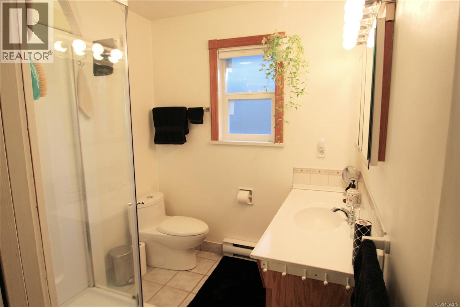 559 Blitz Rd, Mayne Island