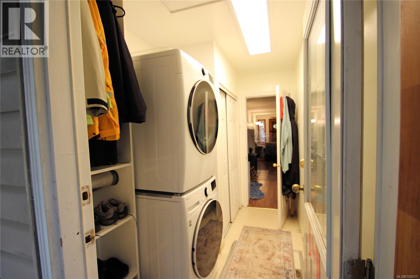 559 Blitz Rd, Mayne Island