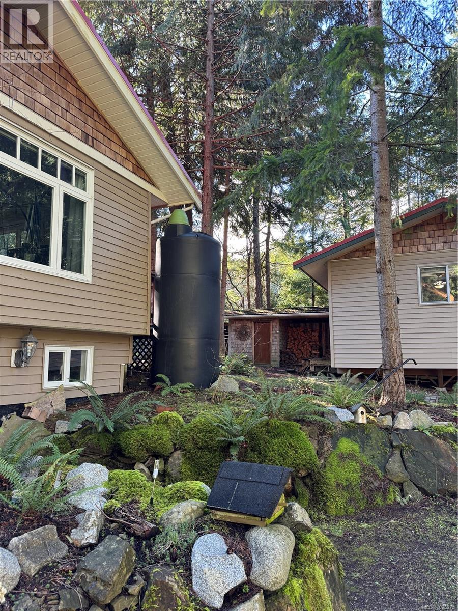 559 Blitz Rd, Mayne Island
