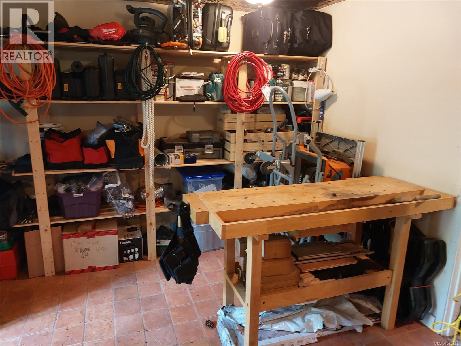 559 Blitz Rd, Mayne Island