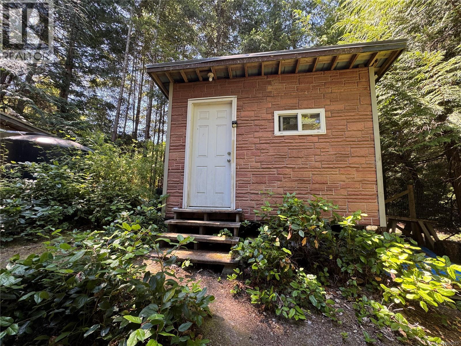 559 Blitz Rd, Mayne Island