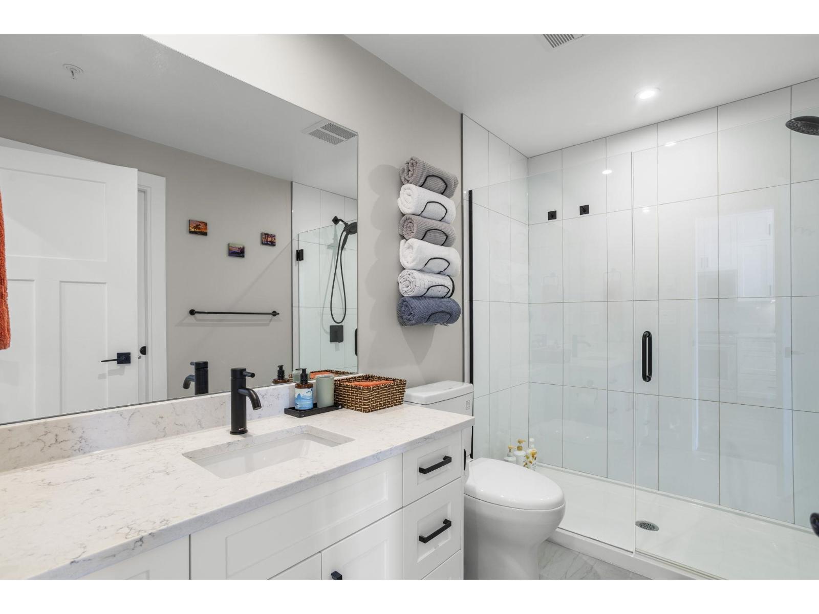 307 470 ESPLANADE AVENUE, Harrison Hot Springs, Harrison Hot Springs