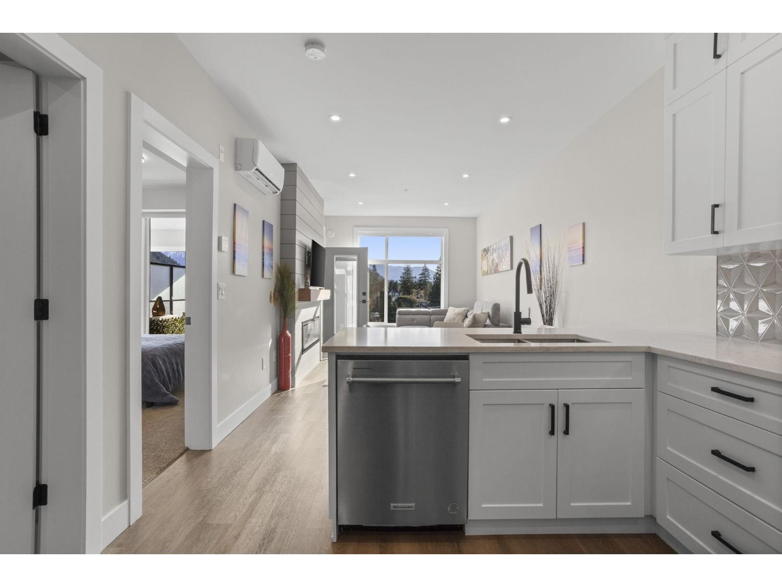 307 470 ESPLANADE AVENUE, Harrison Hot Springs, Harrison Hot Springs