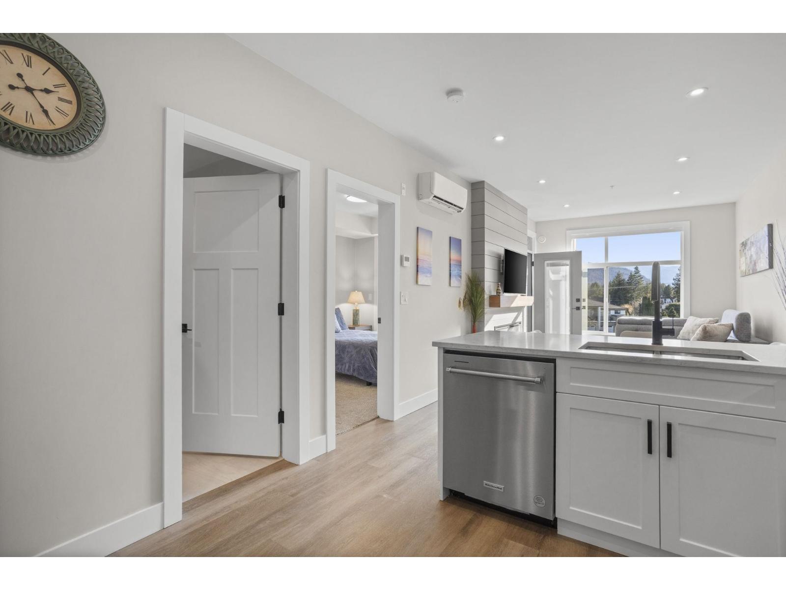 307 470 ESPLANADE AVENUE, Harrison Hot Springs, Harrison Hot Springs