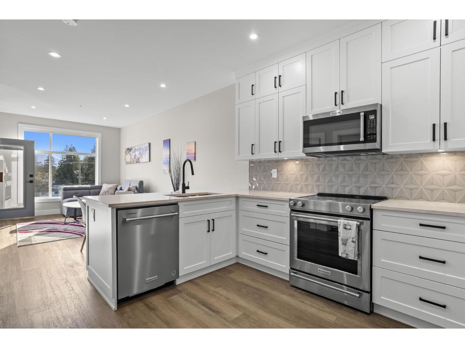 307 470 ESPLANADE AVENUE, Harrison Hot Springs, Harrison Hot Springs