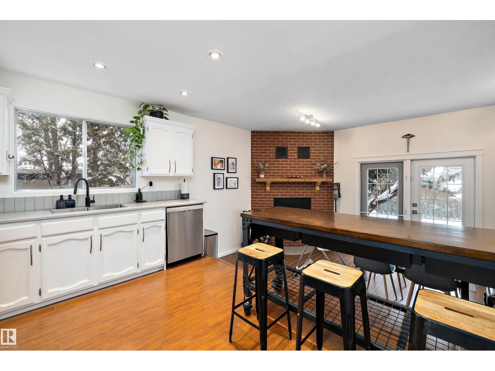 Single Family House Bungalow for Sale in  BEACON CR St. Albert 