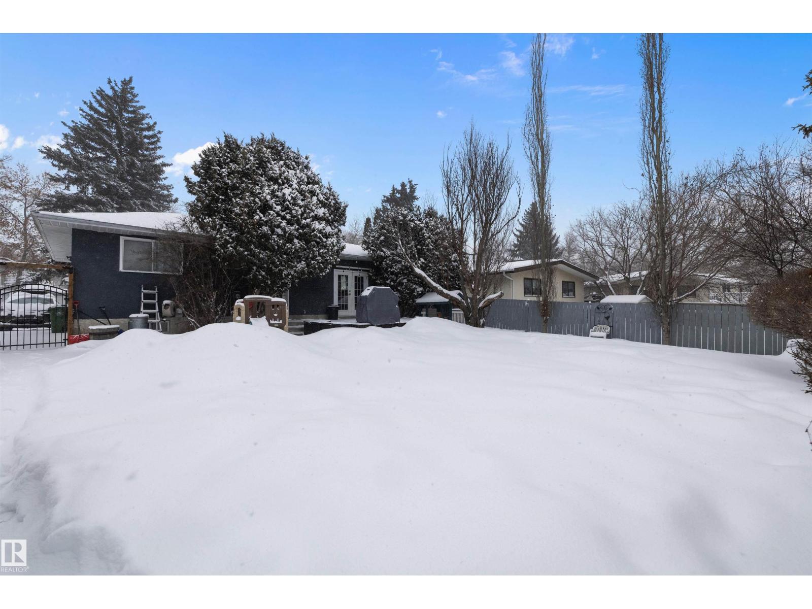 Single Family House Bungalow for Sale in  BEACON CR St. Albert 