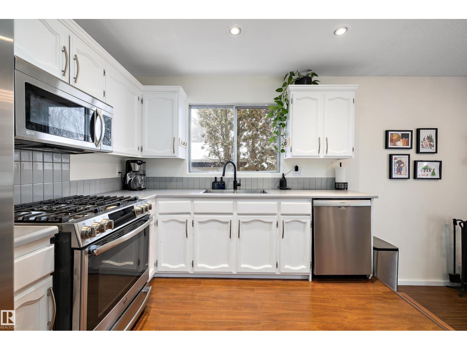 Single Family House Bungalow for Sale in  BEACON CR St. Albert 