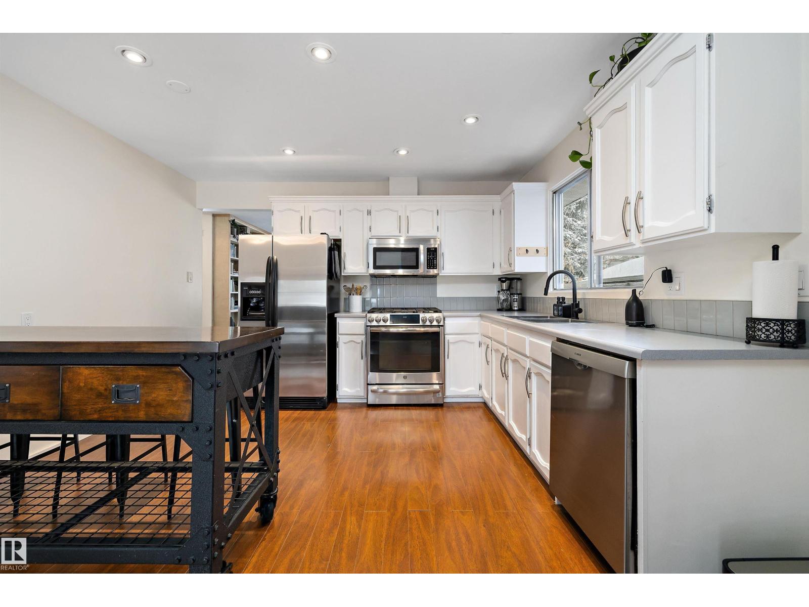 Single Family House Bungalow for Sale in  BEACON CR St. Albert 