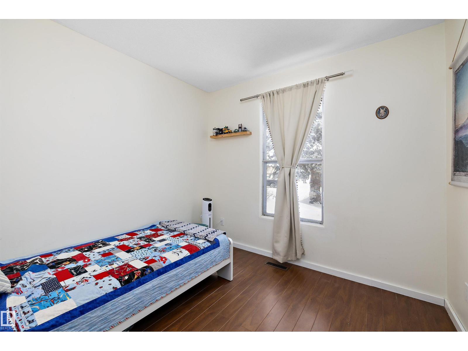 Single Family House Bungalow for Sale in  BEACON CR St. Albert 