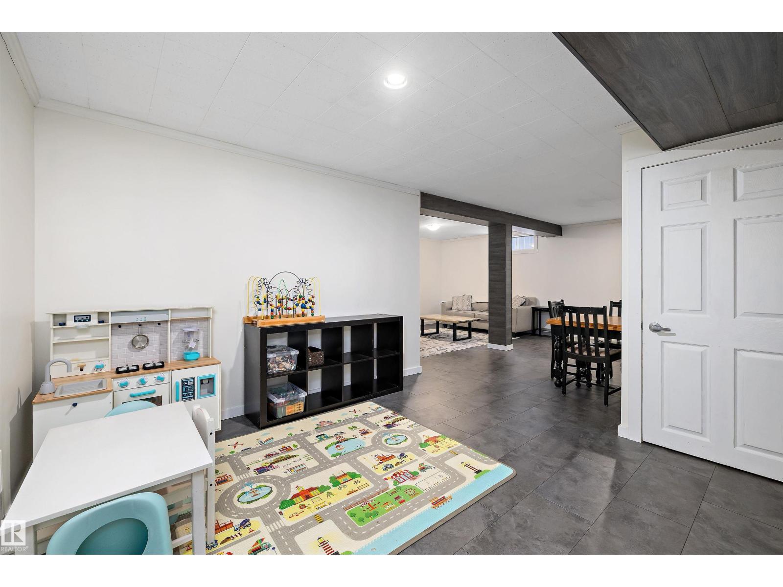 Single Family House Bungalow for Sale in  BEACON CR St. Albert 