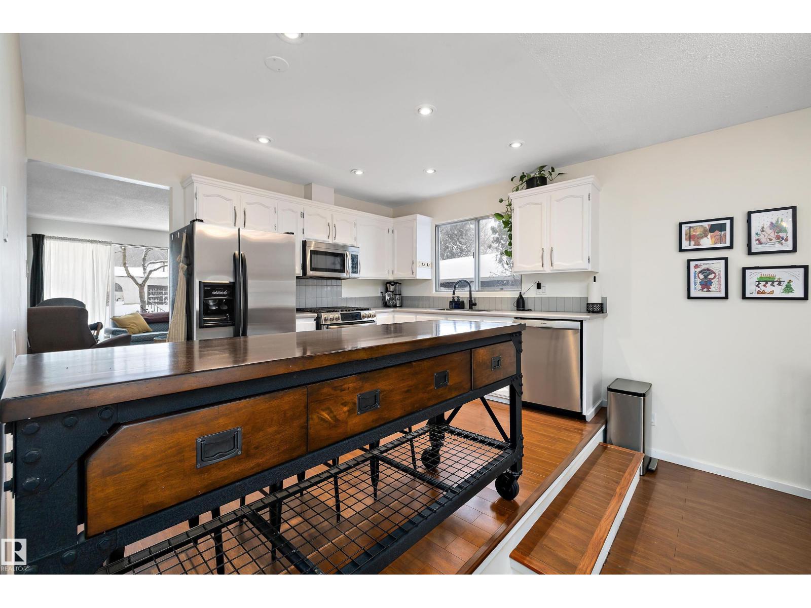 Single Family House Bungalow for Sale in  BEACON CR St. Albert 