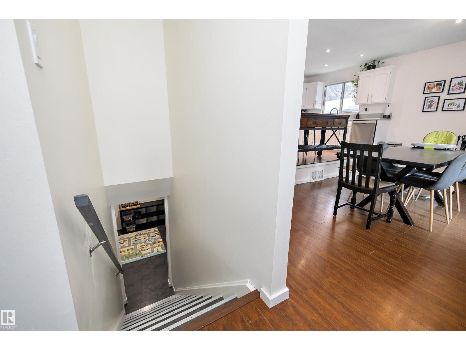 Single Family House Bungalow for Sale in  BEACON CR St. Albert 