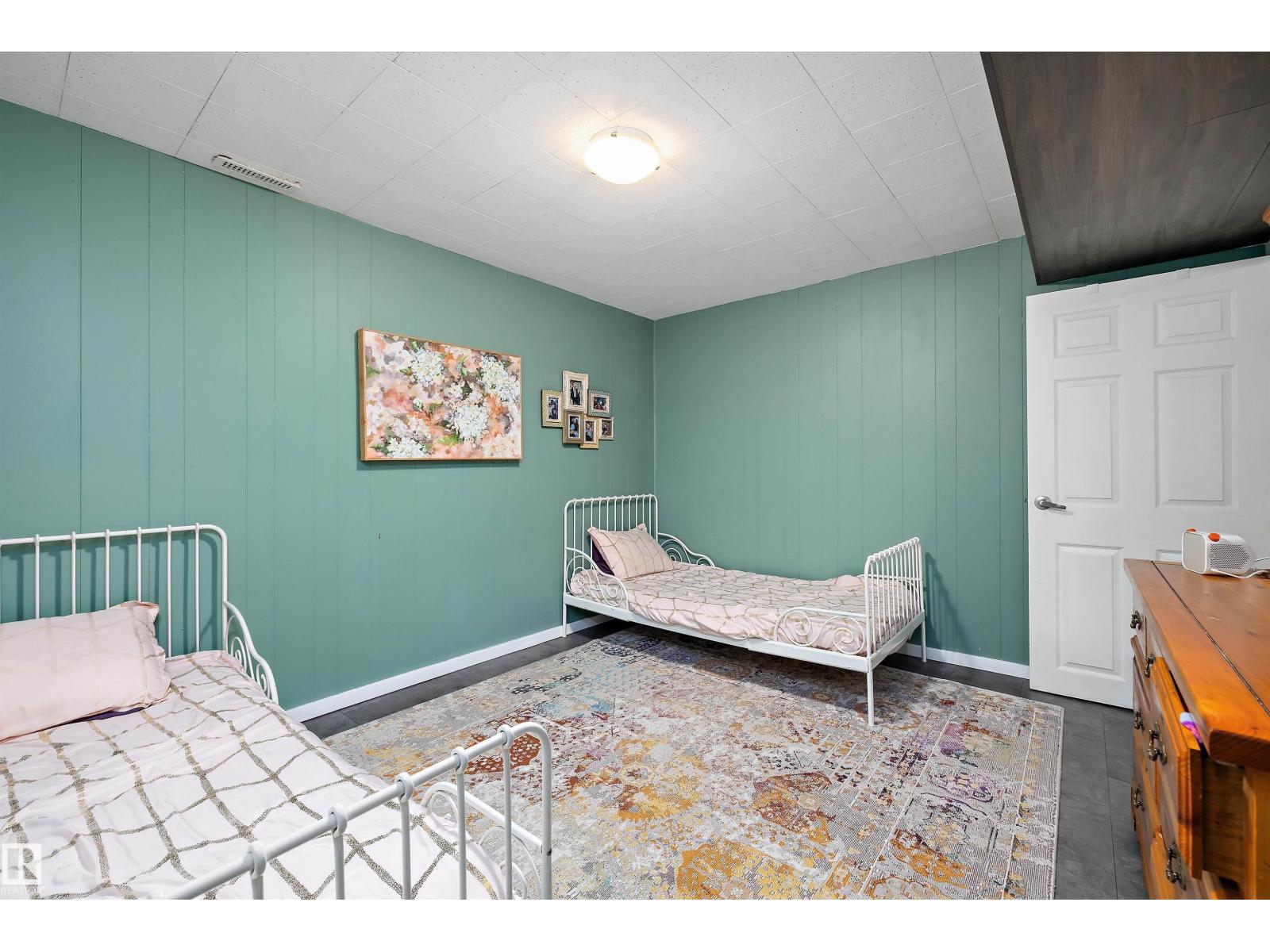 Single Family House Bungalow for Sale in  BEACON CR St. Albert 