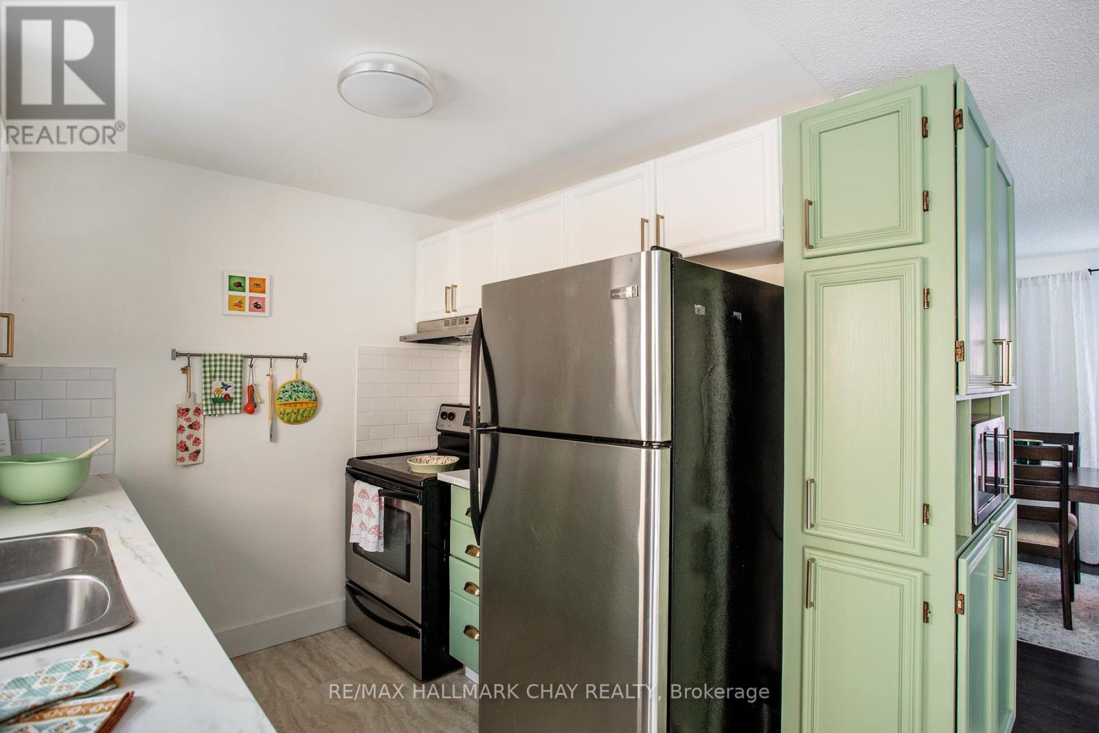 Single Family House Bungalow for Sale in  GEDDES CRESCENT Barrie (Northwest) 