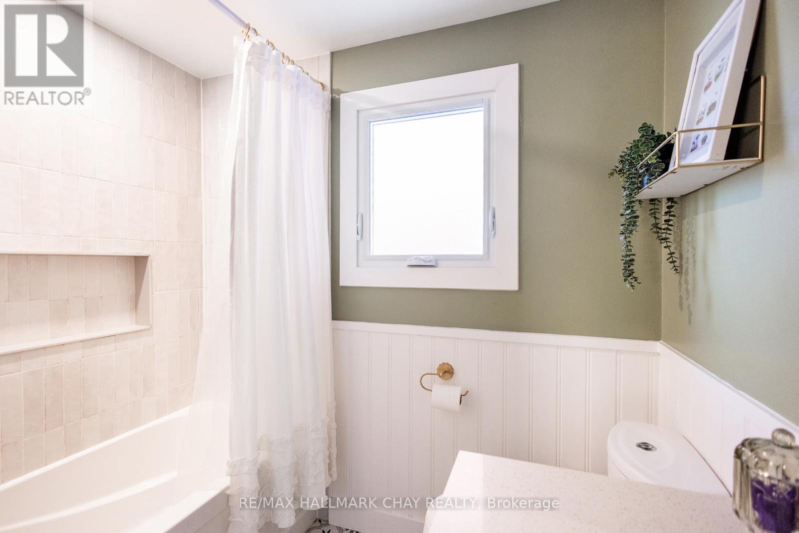 Single Family House Bungalow for Sale in  GEDDES CRESCENT Barrie (Northwest) 