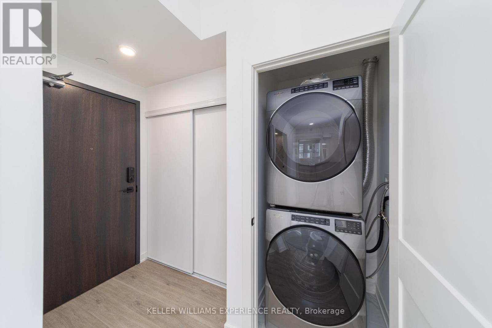 309 - 56 LAKESIDE TERRACE - Photo 3 of 22, Barrie (Little Lake), Ontario