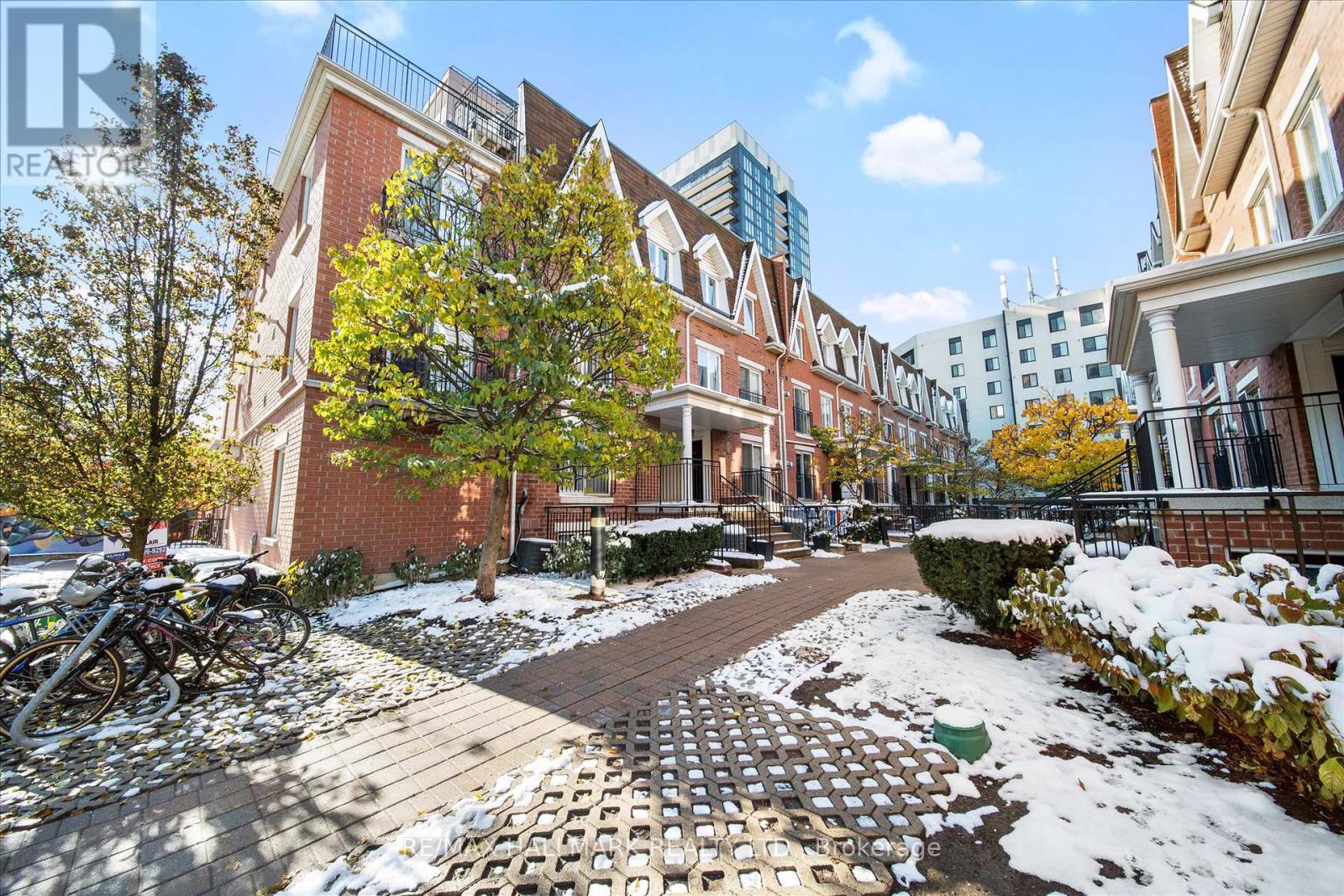 10 Laidlaw Street 734