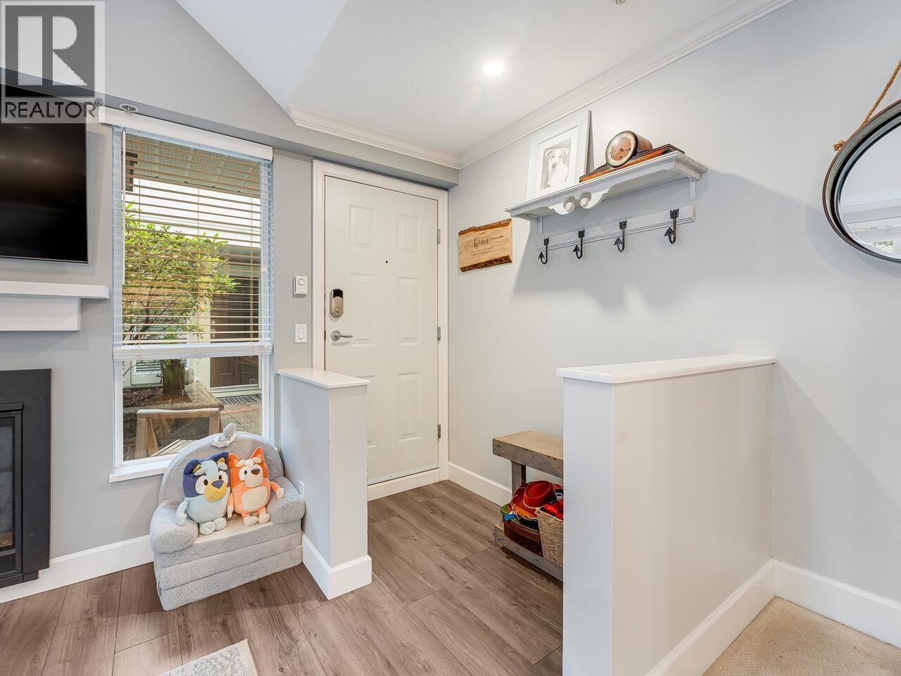 18 1073 LYNN VALLEY ROAD, North Vancouver