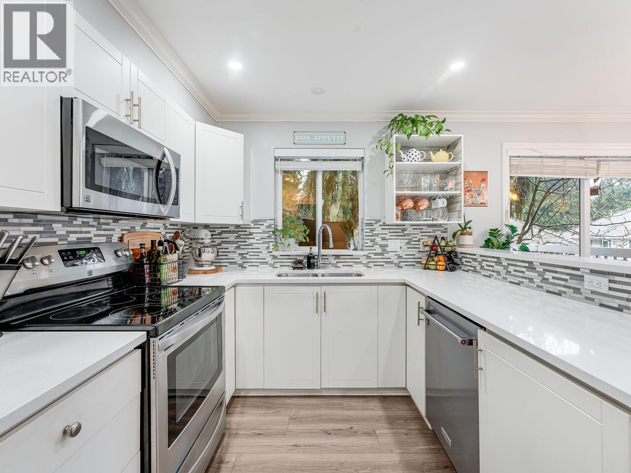 18 1073 LYNN VALLEY ROAD, North Vancouver