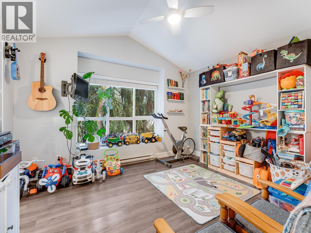 18 1073 LYNN VALLEY ROAD, North Vancouver