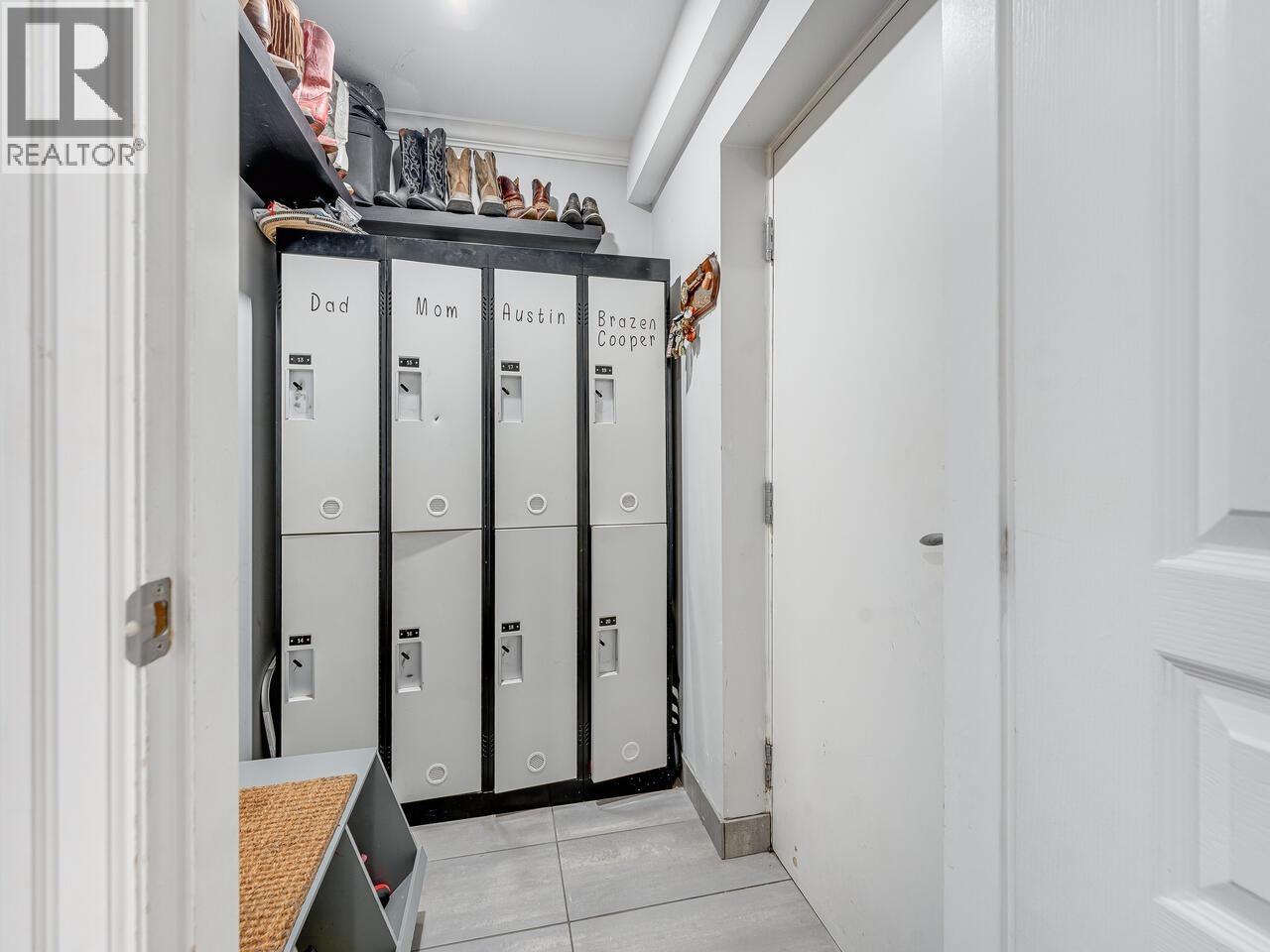 18 1073 LYNN VALLEY ROAD, North Vancouver