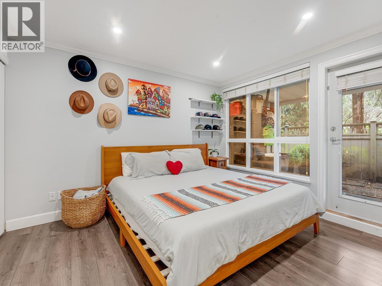 18 1073 LYNN VALLEY ROAD, North Vancouver