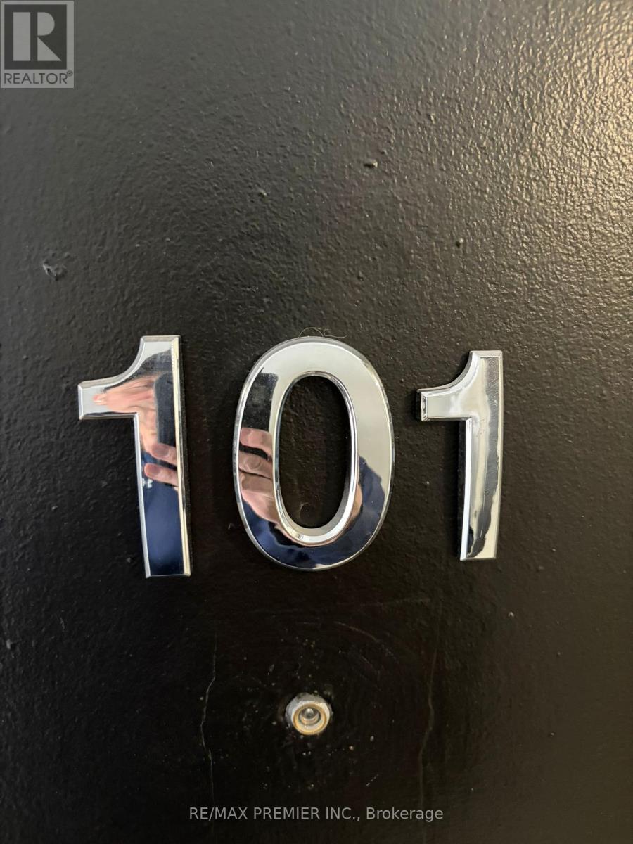 101 - 112 ST. JOSEPH'S DRIVE - Photo 2 of 10, Hamilton (Corktown), Ontario