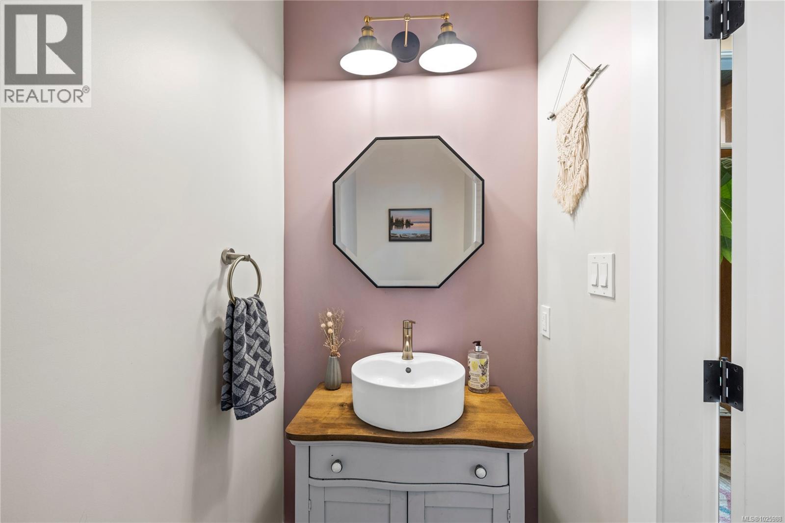 2040 Saddle Dr, Nanoose Bay