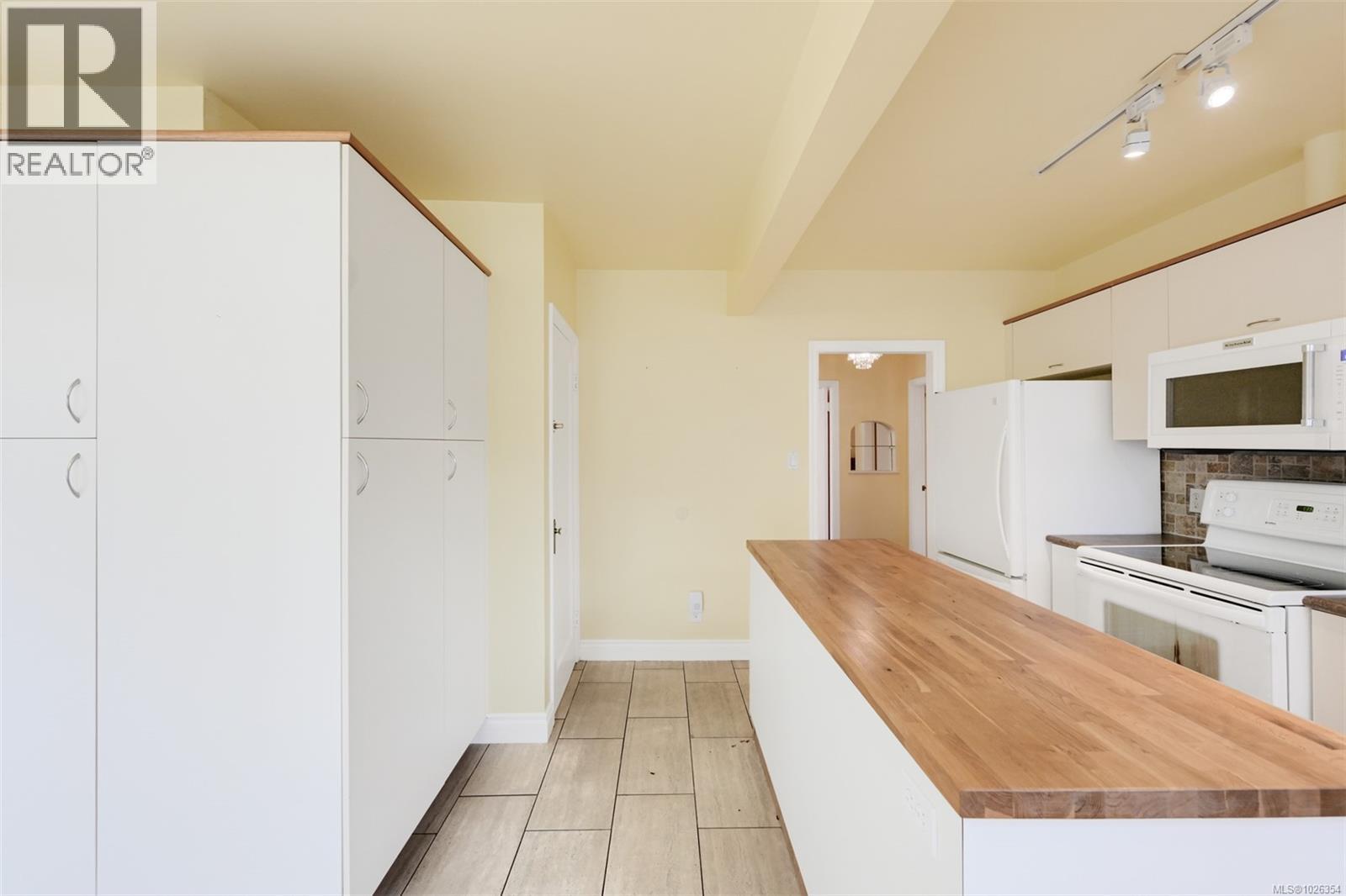  3312 Kingsley Street, Saanich