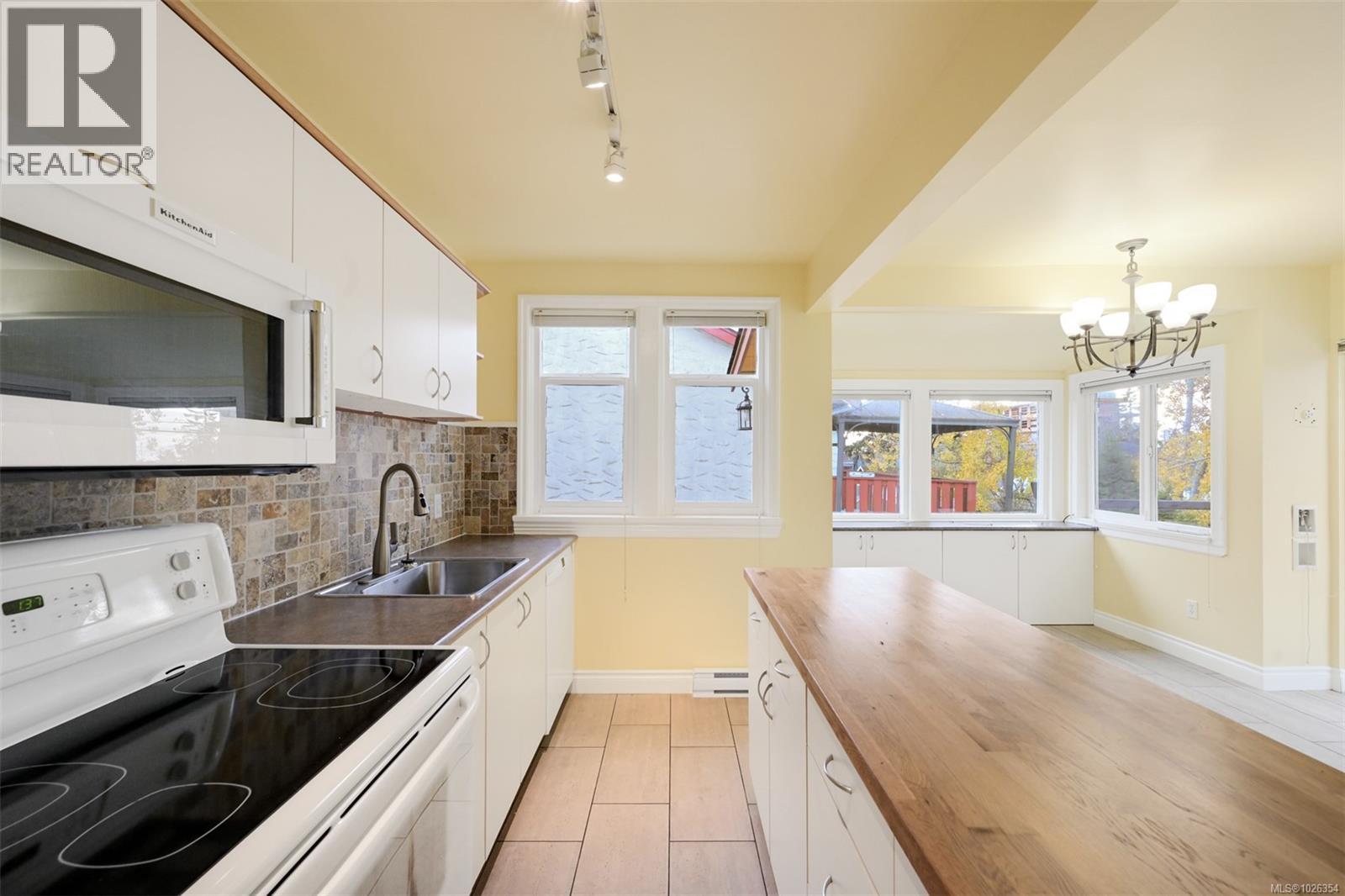  3312 Kingsley Street, Saanich