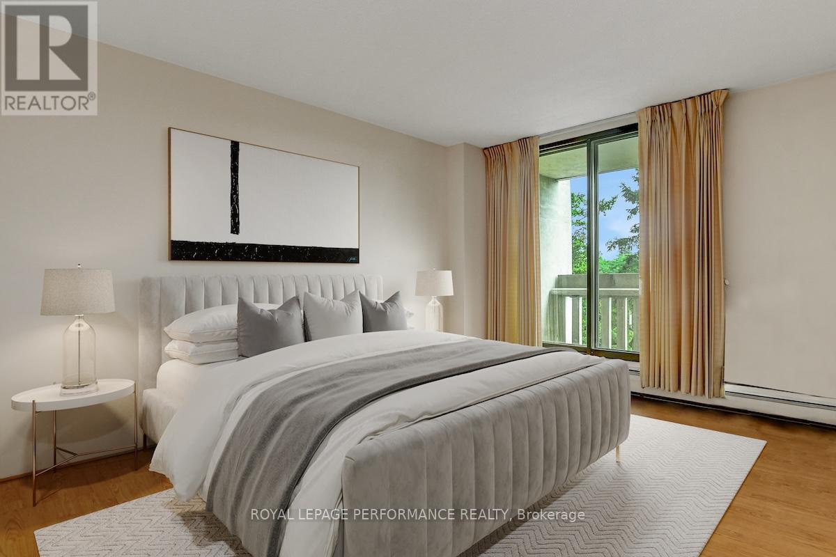 #404 415 GREENVIEW AVENUE - 19