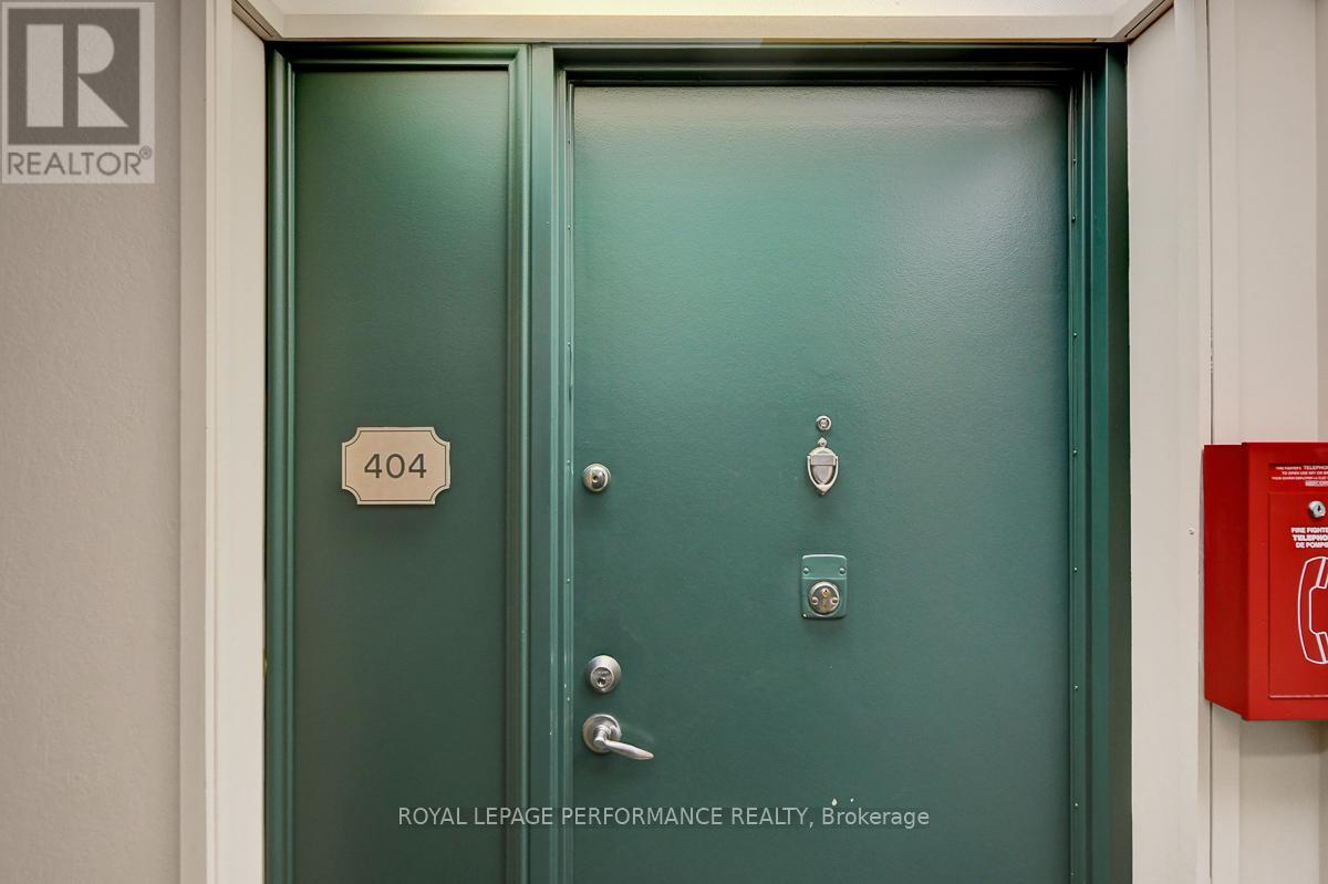 #404 415 GREENVIEW AVENUE - 7