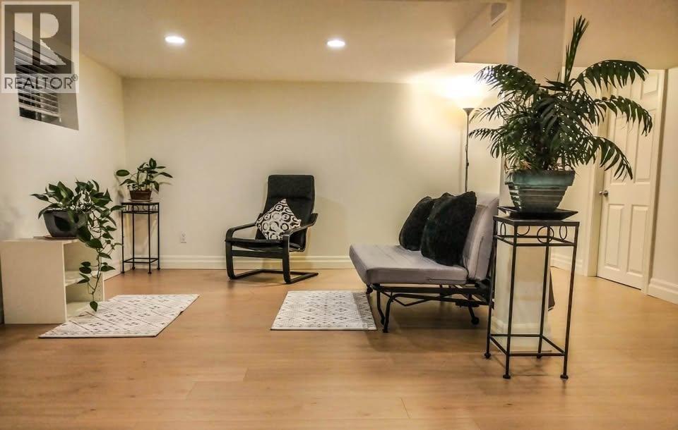 737 ROBINSON STREET, Coquitlam