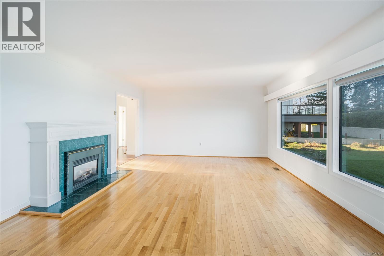 441 Memorial Ave, Qualicum Beach