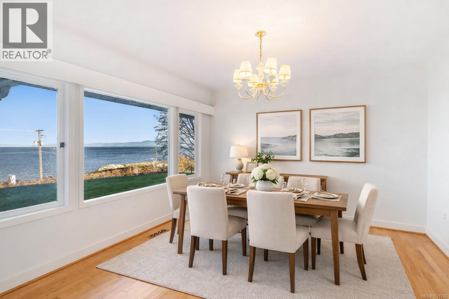 441 Memorial Ave, Qualicum Beach