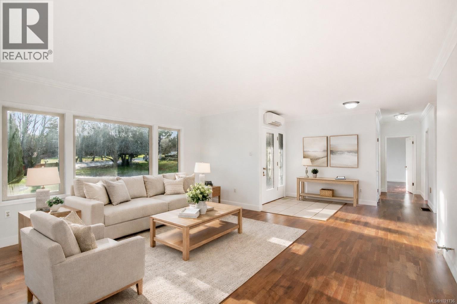 441 Memorial Ave, Qualicum Beach