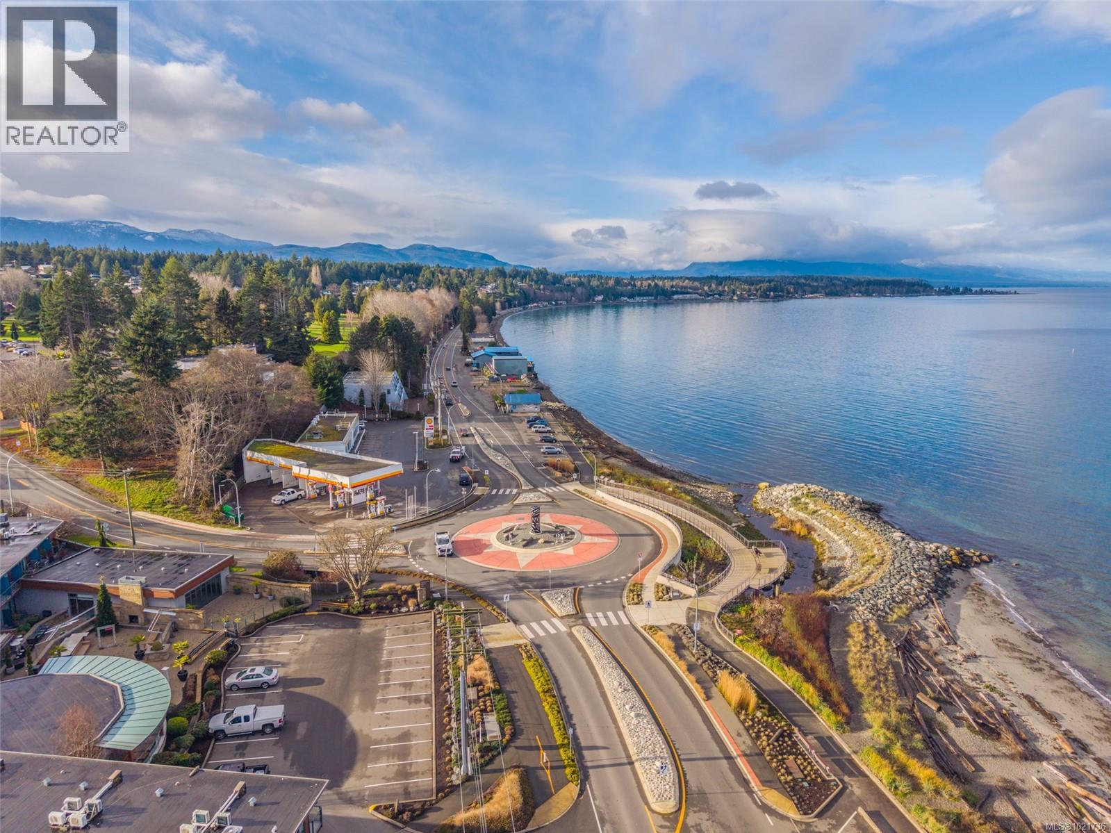 441 Memorial Ave, Qualicum Beach