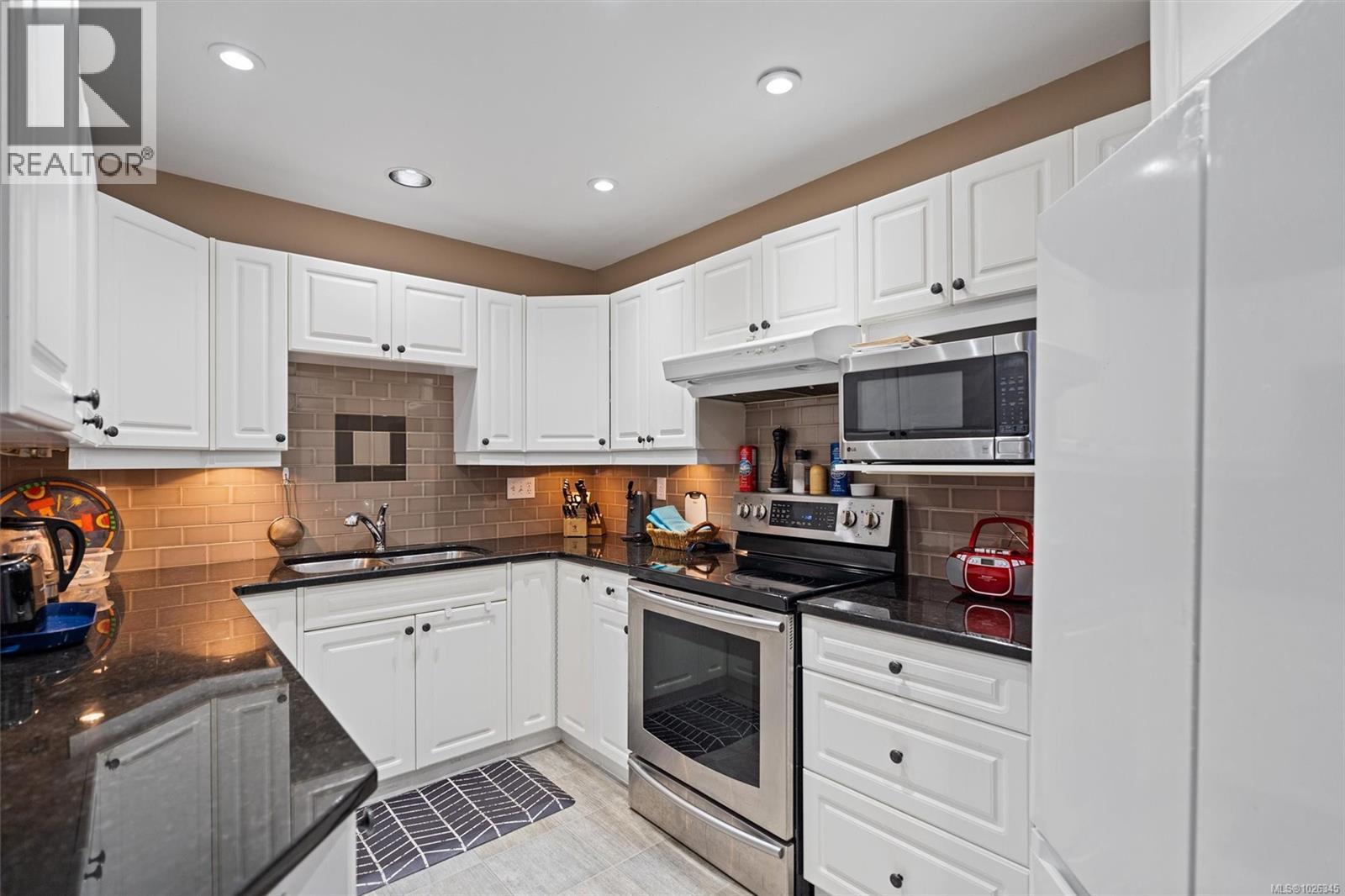 7 2715 Shelbourne Street, Victoria