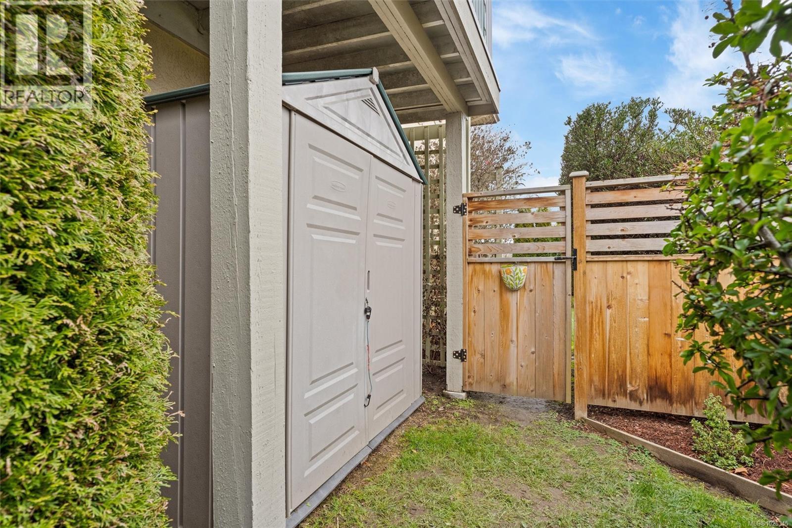 7 2715 Shelbourne Street, Victoria